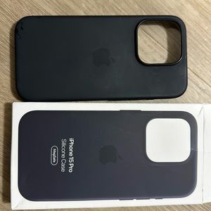 Iphone 15 pro silicone case black